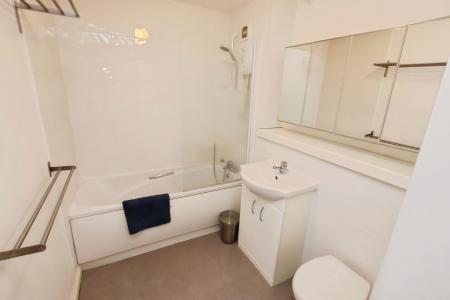 1 bedroom Flat to let in Swan Place, Reading, RG1