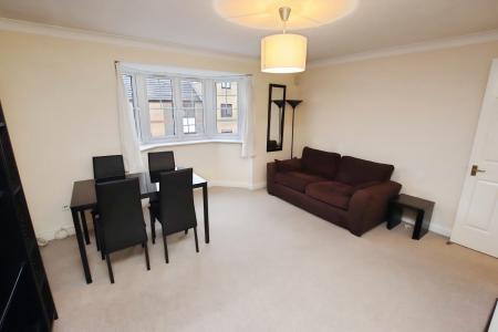 1 bedroom Flat to let in Swan Place, Reading, RG1