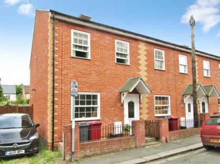 3 bedroom Terraced House for sale in Wilson Road, Reading, RG30