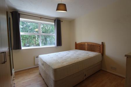 2 bedroom Flat to let in Muirfield Close, Reading, RG1