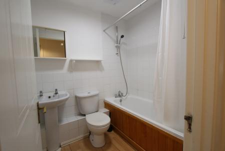 2 bedroom Flat to let in Muirfield Close, Reading, RG1