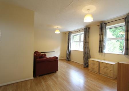 2 bedroom Flat to let in Muirfield Close, Reading, RG1