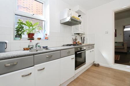2 bedroom Terraced House for sale in Filey Road, Reading, RG1