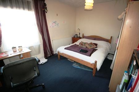 2 bedroom Flat to let in Regent Street, Reading, RG1