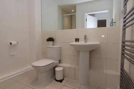 2 bedroom Flat to let in Gweal Avenue, Reading, RG2