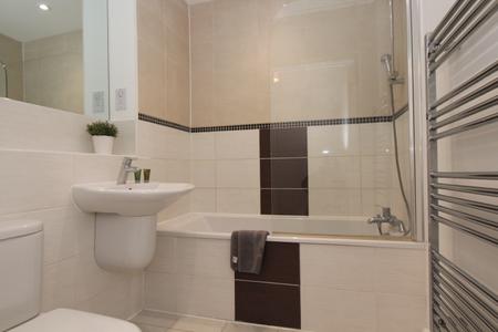 2 bedroom Flat to let in Gweal Avenue, Reading, RG2