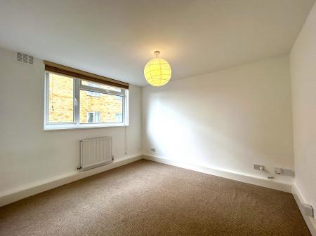 2 bedroom Flat for sale in Shady Bower