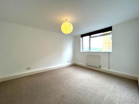2 bedroom Flat for sale in Shady Bower