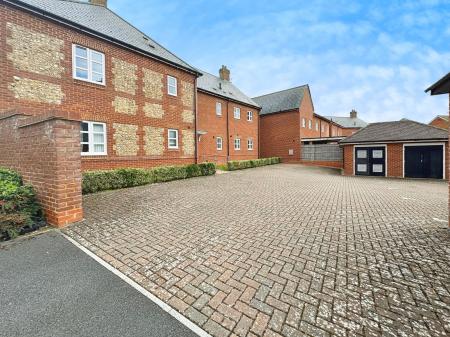 1 bedroom Flat for sale in Archers Way, Amesbury, SP4