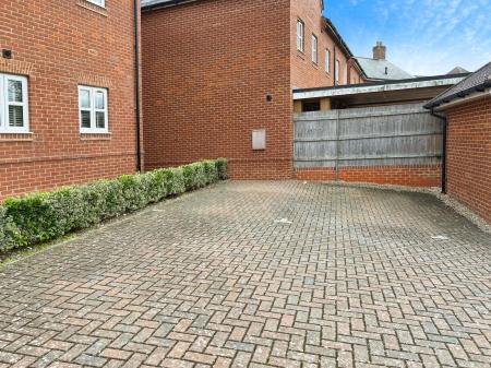 1 bedroom Flat for sale in Archers Way, Amesbury, SP4