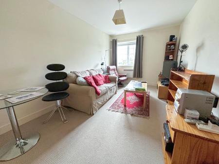 1 bedroom Flat for sale in Boscombe Road, Amesbury, SP4