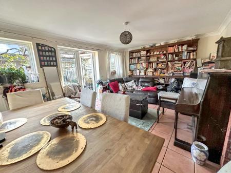 4 bedroom End of terrace house for sale in Camelot Close, Andover, SP10