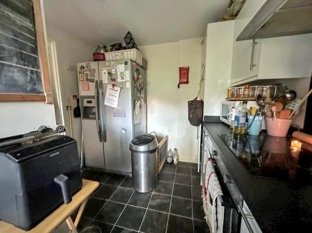 4 bedroom End of terrace house for sale in Camelot Close, Andover, SP10