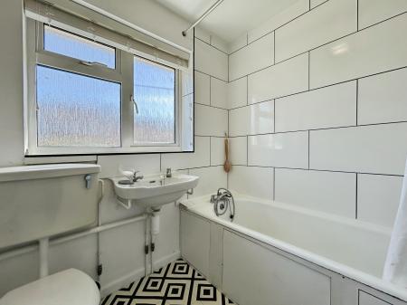 3 bedroom Semi-detached house for sale in Cheshire Close, Salisbury, SP2