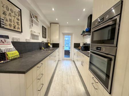 3 bedroom End of terrace house for sale in George Street, Salisbury, SP2