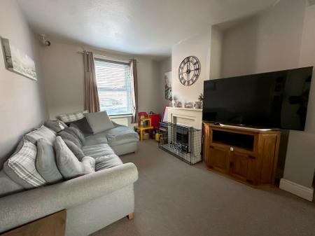 2 bedroom Terraced House for sale in Orchard Road, Salisbury, SP2