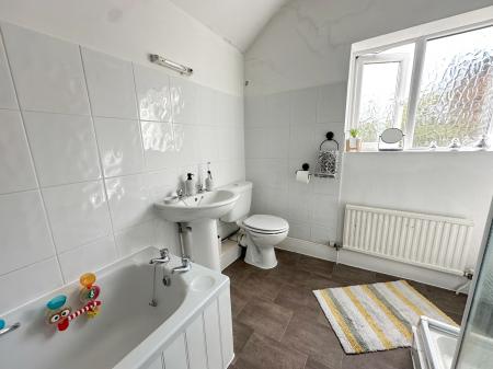 2 bedroom Terraced House for sale in Orchard Road, Salisbury, SP2