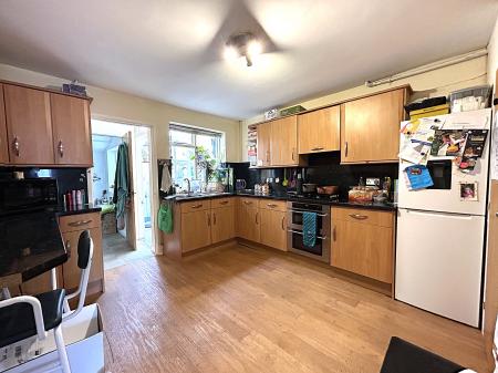 3 bedroom Flat for sale in Wilton Road, Salisbury, SP2