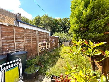 3 bedroom Flat for sale in Wilton Road, Salisbury, SP2