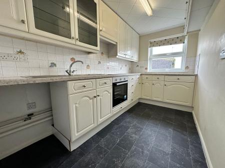 2 bedroom Flat to let in Avonmead Court, Amesbury, SP4