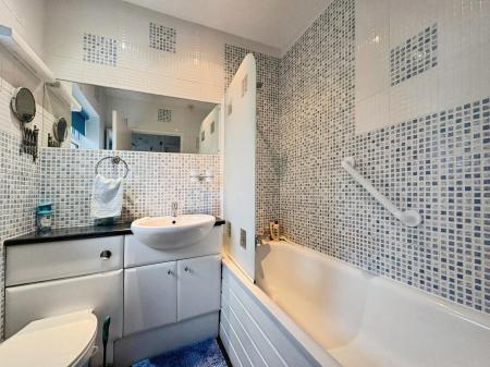 2 bedroom Semi-detached bungalow for sale in Flitcroft, Salisbury, SP4