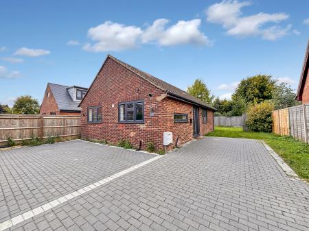 3 bedroom Bungalow for sale in School Road, Durrington