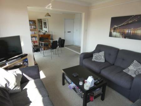 2 bedroom Flat to let in Elm Grove Place, Salisbury, SP1