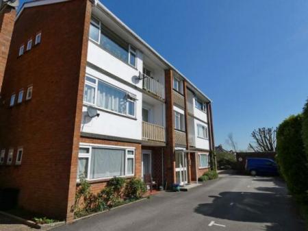 2 bedroom Flat to let in Elm Grove Place, Salisbury, SP1