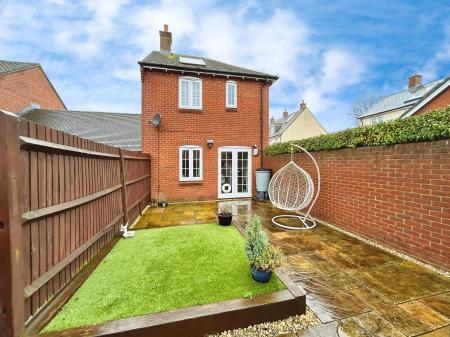 2 bedroom Link detached house for sale in Clover Lane, Durrington, SP4