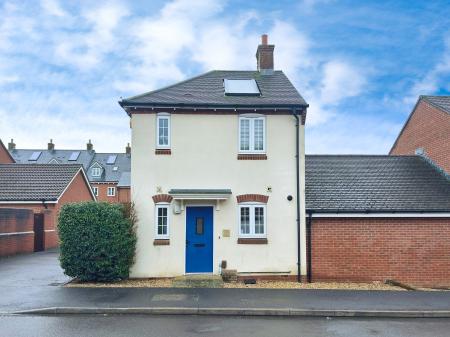 2 bedroom Link detached house for sale in Clover Lane, Durrington, SP4