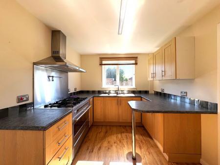 4 bedroom Link detached house for sale in Reed Walk, Durrington, SP4