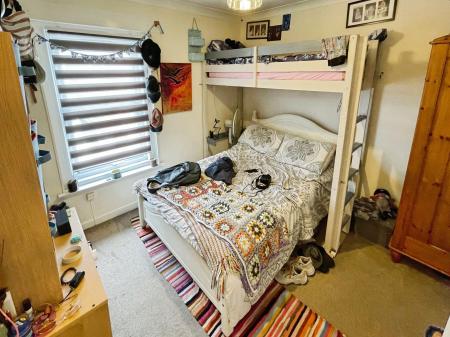 2 bedroom Terraced House to let in *VIEWINGS PAUSED* Hillview Road, Salisbury, SP1