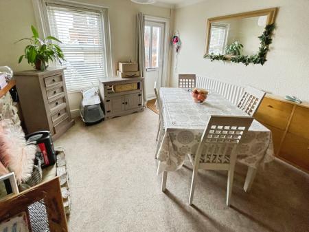 2 bedroom Terraced House to let in *VIEWINGS PAUSED* Hillview Road, Salisbury, SP1