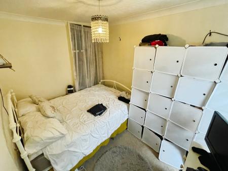 2 bedroom Terraced House to let in *VIEWINGS PAUSED* Hillview Road, Salisbury, SP1