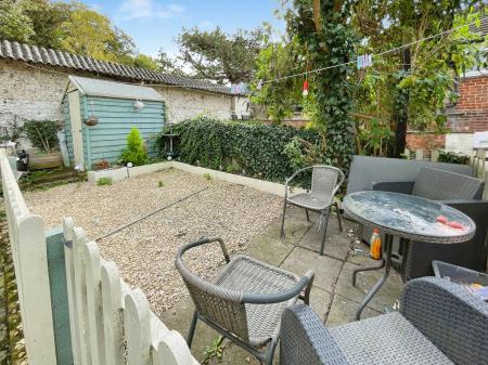 2 bedroom Terraced House to let in *VIEWINGS PAUSED* Hillview Road, Salisbury, SP1