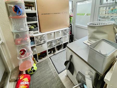 2 bedroom Terraced House to let in *VIEWINGS PAUSED* Hillview Road, Salisbury, SP1