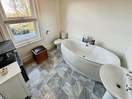 4 bedroom Semi-detached house to let in New Zealand Avenue, Salisbury, SP2