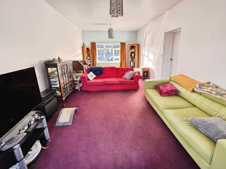 4 bedroom Semi-detached house to let in New Zealand Avenue, Salisbury, SP2