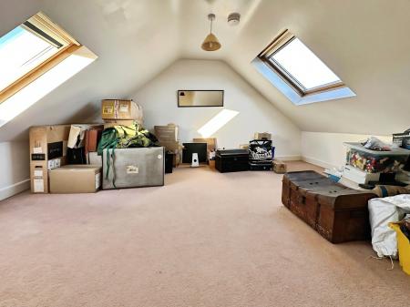 4 bedroom Semi-detached house to let in New Zealand Avenue, Salisbury, SP2