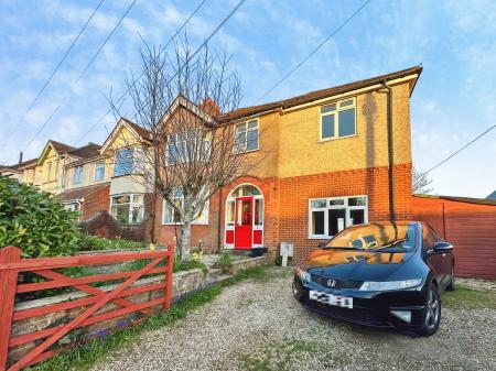 4 bedroom Semi-detached house to let in New Zealand Avenue, Salisbury, SP2