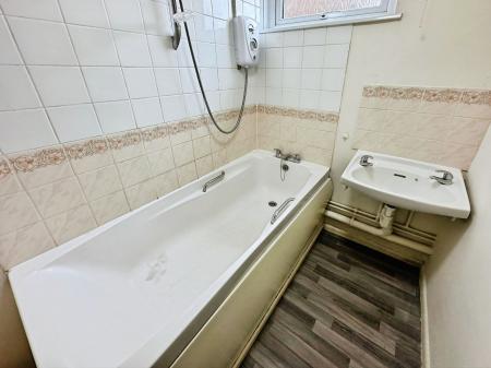 2 bedroom Flat to let in Bonham Close, Great Wishford, SP2