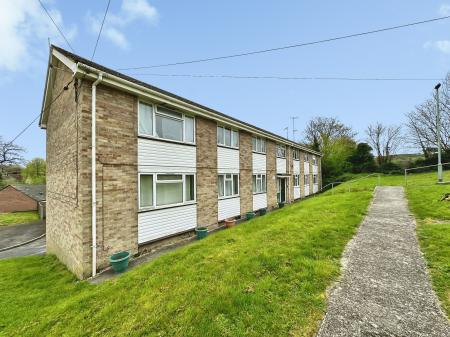 2 bedroom Flat to let in Bonham Close, Great Wishford, SP2