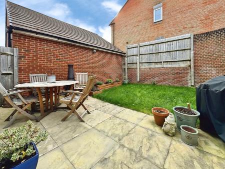 4 bedroom Detached house to let in Drummond Road, Andover, SP11