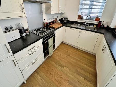 4 bedroom Detached house to let in Drummond Road, Andover, SP11