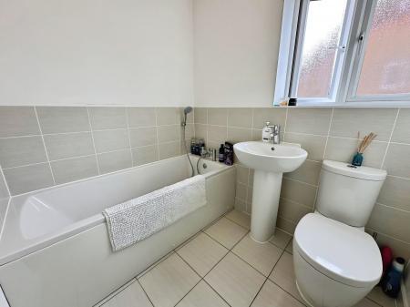 4 bedroom Detached house to let in Drummond Road, Andover, SP11