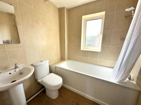 3 bedroom Detached house to let in Ayrshire Close, Fugglestone Red, Salisbury, SP2