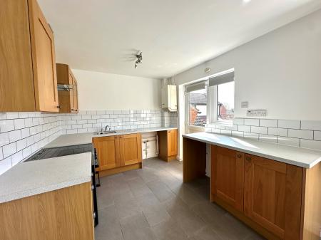 3 bedroom Detached house to let in Ayrshire Close, Fugglestone Red, Salisbury, SP2