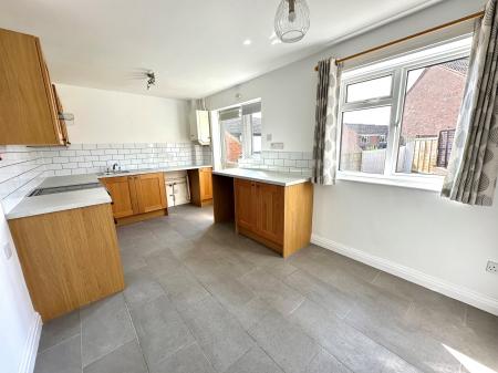 3 bedroom Detached house to let in Ayrshire Close, Fugglestone Red, Salisbury, SP2