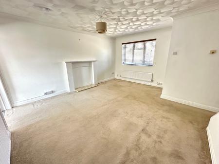 3 bedroom Detached house to let in Ayrshire Close, Fugglestone Red, Salisbury, SP2