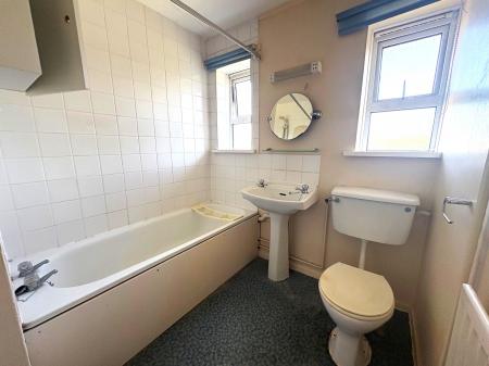 2 bedroom Flat for sale in Zouch Farm Road, Tidworth, SP9
